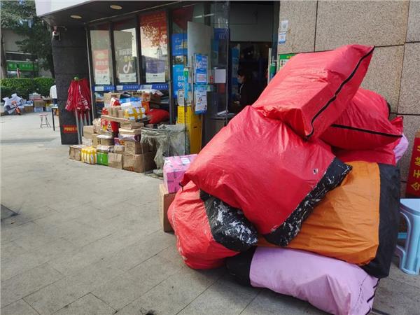 年货不能停！快递业纷纷宣布“春节不打烊”，一半快递员将坚守！