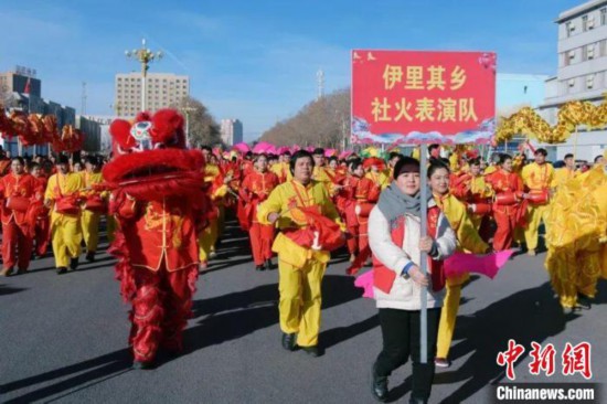 新疆天山南北闹新春 传统民俗年味浓