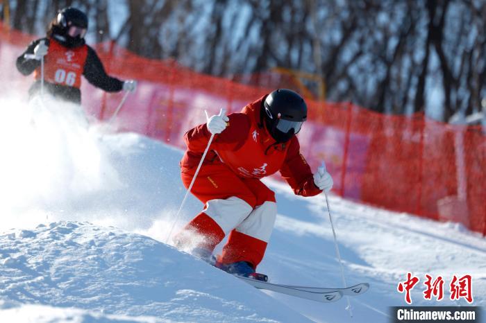 （十四冬）冰雪运动在南方艳阳中“热辣滚烫”