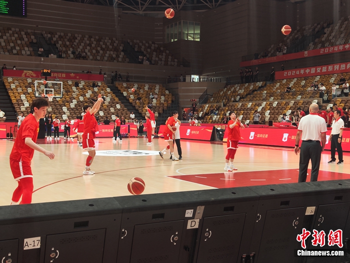 多名主力缺阵，中国女篮热身赛惜败全主力日本队